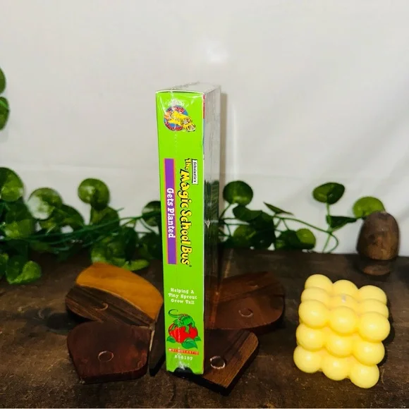 Vintage Y2K Magic School Bus Gets Planted VHS Tape Movie Sealed - Picture 3 of 6